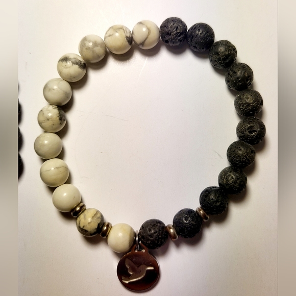 Goddess Garden Organics Aromatherapy Bracelet - Black and White - Picture 3 of 5